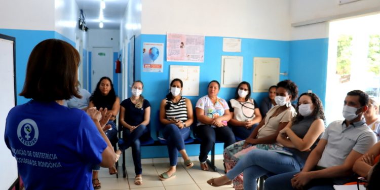 Profissionais da saúde recebem capacitação para inserção do DIU