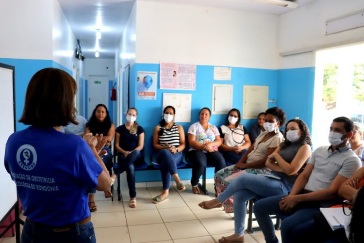 Profissionais da saúde recebem capacitação para inserção do DIU