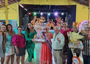 CRAS/SEMTAS Realiza baile da Primavera com o grupo de idosos