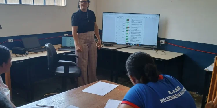 Educação em Foco: Escola Waldemiro da Silva Moura realiza análise dos dados do PAIC com foco na transformação da aprendizagem